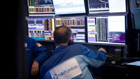 Решението на Фед остави стабилни водещите индекси в САЩ