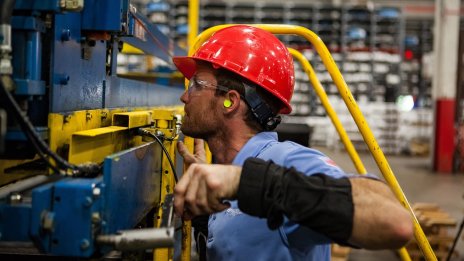 Българската икономика продължава да расте, но с все по-бавен темп