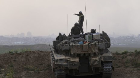 Израел изпраща повиквателни на резервисти, за да разшири операциите си в Ивицата Газа