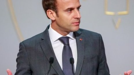 Рейтингът на Макрон расте след пожара в Нотр Дам