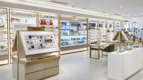 Douglas се възползва от нарастващото празнично настроение в Европа