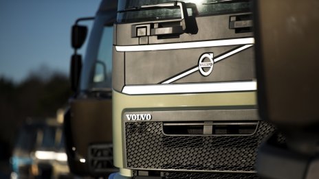 AB Volvo започва серийно производство на големи електрически камиони