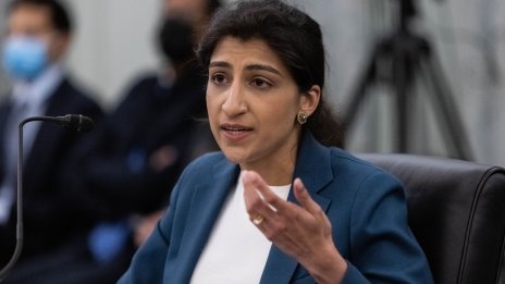 Антритръстовият „бич“ на САЩ насочва вниманието си към Amazon