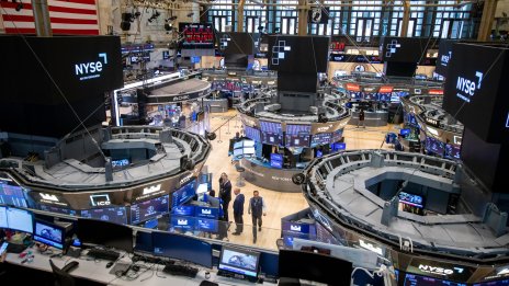 Американските компании изкупуват своите акции с рекорден темп през 2025 г.