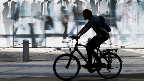 Брюксел ще прегледа практиката да се дава гражданство на инвеститори в ЕС