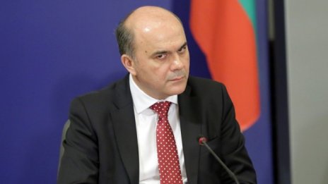 Б. Петков: Увеличението на минималната заплата ще намали работещите бедни