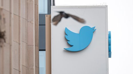 Илон Мъск: Twitter сменя логото, без повече птици