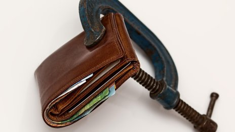 Разходите за отдих и данъци тежат най-много в домакинските бюджети през пролетта