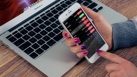 КЗП ще провери общите условия на телекомите заради отпадането на роуминга