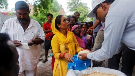 8 души на планетата притежават колкото по-бедната половина от човечеството