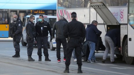 Изведоха туристите от хотела на „Лъвов мост“ 