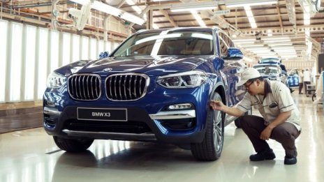 BMW прекратява производството в Европа за месец 