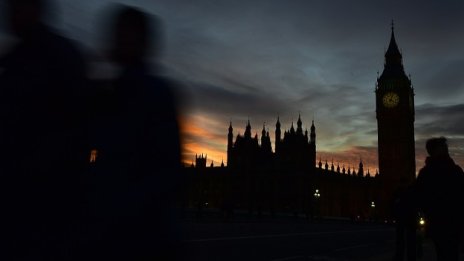 Услугите стимулират ръста на британската икономика в края на 2015 г.