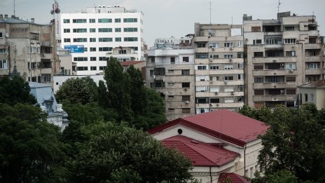 Букурещ гласува на избори, които може да предадат на крайната десница първа столица в ЕС