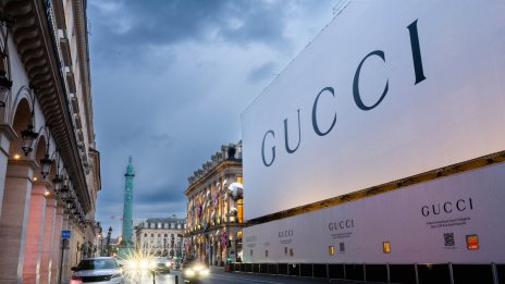 Собственикът на Gucci купи сграда на най-скъпата улица в Милано за 1,3 млрд. евро