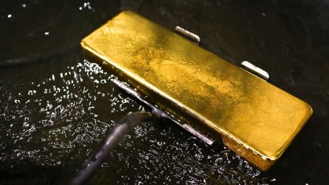 Азиатските борси започват седмицата без ясна посока, златото премина нов рекорд