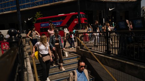 Продажбите на дребно на Острова растат с най-силен темп от януари насам