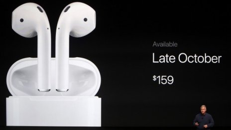 Apple започва продажбата на AirPods след двумесечно закъснение