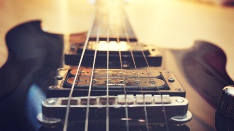 Въпросът пред музикалната индустрия - мечтаят ли роботите за електрически китари