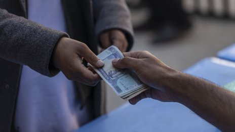 Афганистанската валута се представя най-силно в света през третото тримесечие