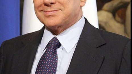 Берлускони си поиска повече хубави чужденки