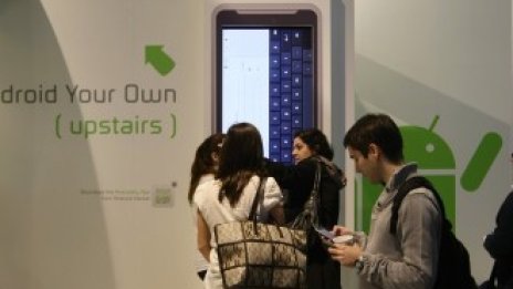 Google контрира Siri със Star Trek