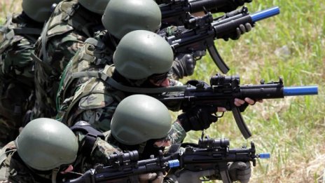 Четири компании са поканени да модернизират техниката на Сухопътните войски