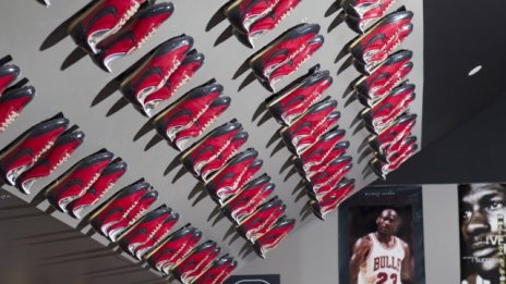 По-високите разходи препънаха Nike