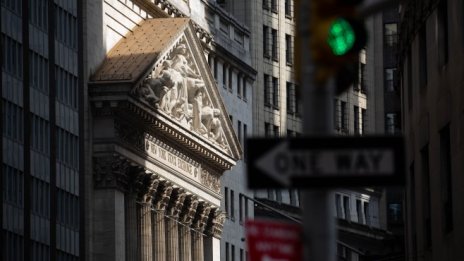 Wall Street започва сесията с търсене на посока*