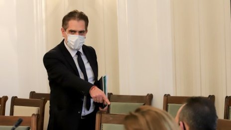 Икономическият министър: 1,3 млрд. лв. стигнаха до бизнеса чрез помощните мерки