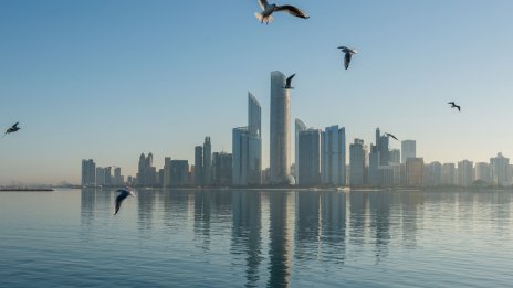 Войната в Иран не спира предприемачи и инвеститори да преследват парите в Близкия изток