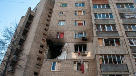 Жилищна сграда до училище в Киев бе ударена