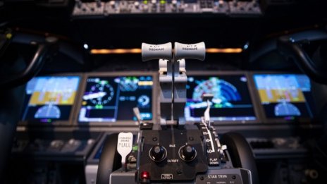 Самолет на Boeing с над 130 души на борда катастрофира в Китай