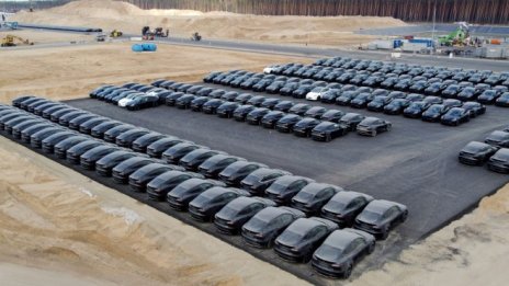 Нов проблем за Tesla в Германия – коли, предвидени за доставка, останаха без гуми