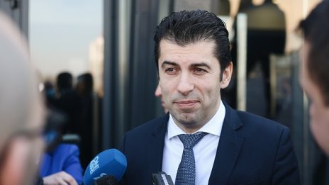 Нов доклад на АДФИ е бил причината Петков да даде показания