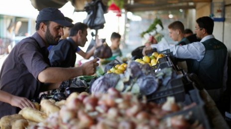 Йорданците се стичат към Сирия заради ниските цени