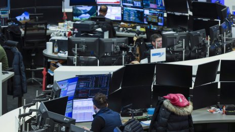 Слабите европейски данни оставиха борсите в региона на червено