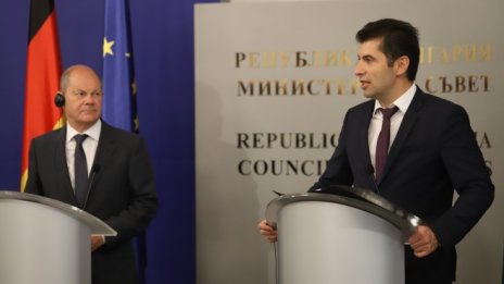 Шолц: Настоятелно подкрепям преговорите за членство на Скопие и Тирана в ЕС