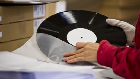 Warner Music осъществи най-голямото щатско IPO за годината