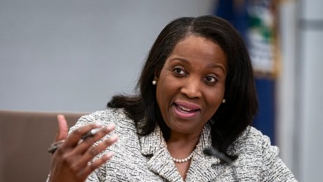 Американски съдия блокира временно отстраняването на член на Фед