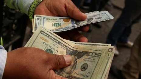 Продажбите на дребно в САЩ отчетоха ръст над очакванията през юни