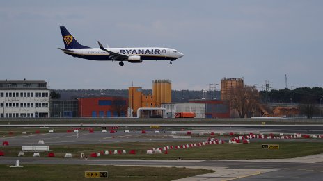 Ryanair съкращава 800 хил. седалки до Германия заради спор за таксите