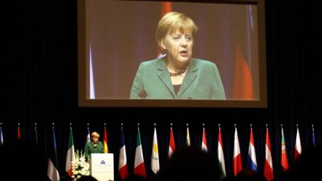 Меркел и Саркози пак се срещат спешно заради дълговата криза