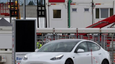 Американски регулатор регистрира 12-та катастрофа с участието на Tesla в САЩ