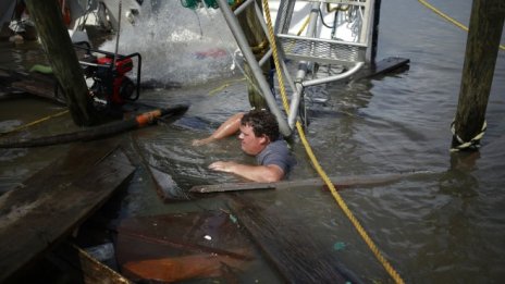 Разходите на застрахователите заради "Айда" достигат 18 млрд. долара