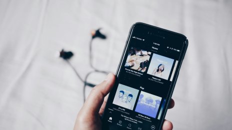 Spotify е изплатила рекордните 11 млрд. долара на музикалната индустрия през 2025 г.