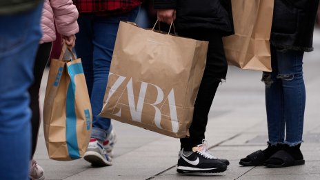Zara въвежда такса за връщане на стоки и у дома