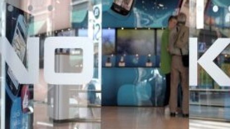 S&P понижи рейтинга на Nokia