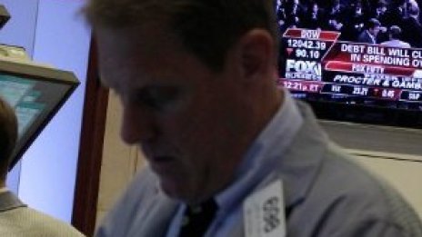 Wall Street се обагри в червено 