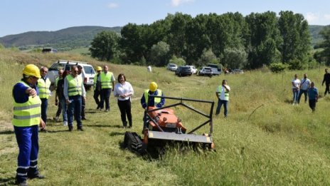 Осем робота почистват язовирите срещу преливане